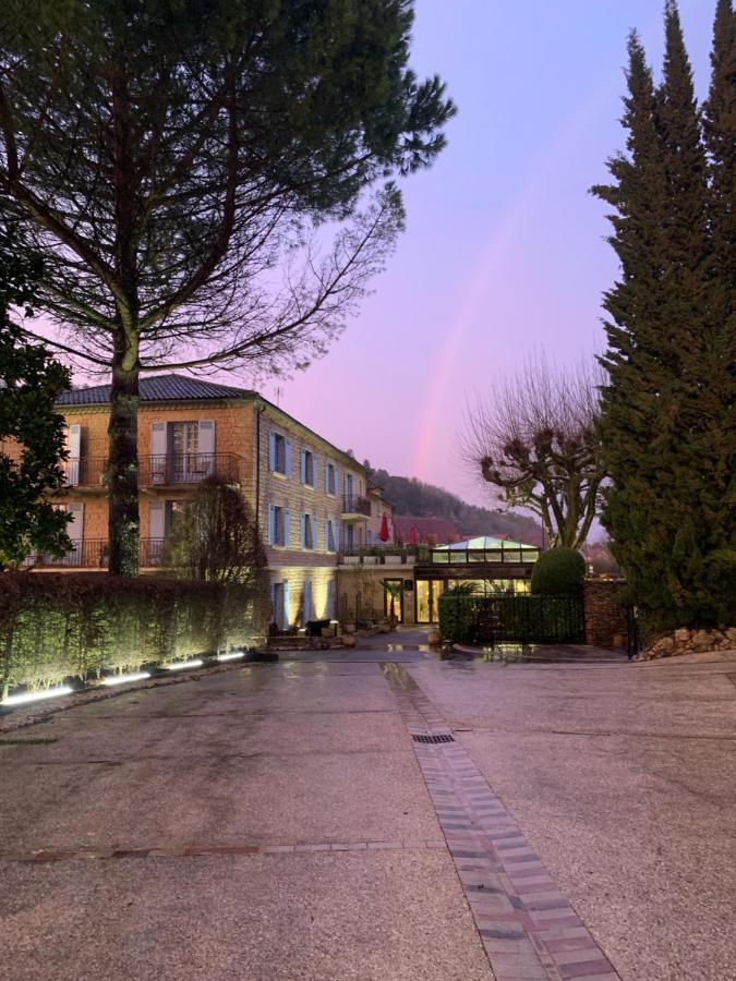 Hotel Restaurant Le Centenaire Les Eyzies Bagian luar foto
