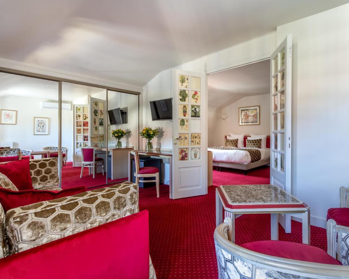 Hotel Restaurant Le Centenaire Les Eyzies Bagian luar foto
