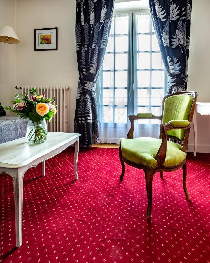 Hotel Restaurant Le Centenaire Les Eyzies Bagian luar foto