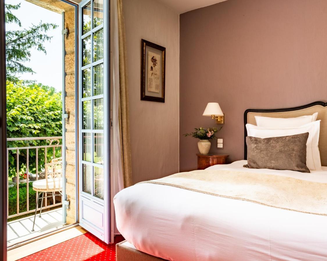 Hotel Restaurant Le Centenaire Les Eyzies Bagian luar foto